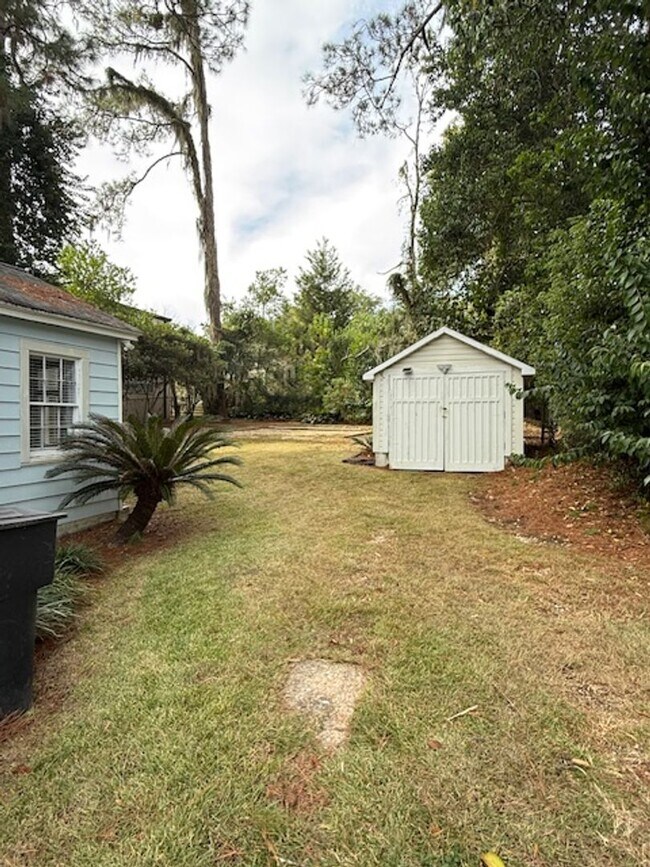 Building Photo - Commercial or Residential