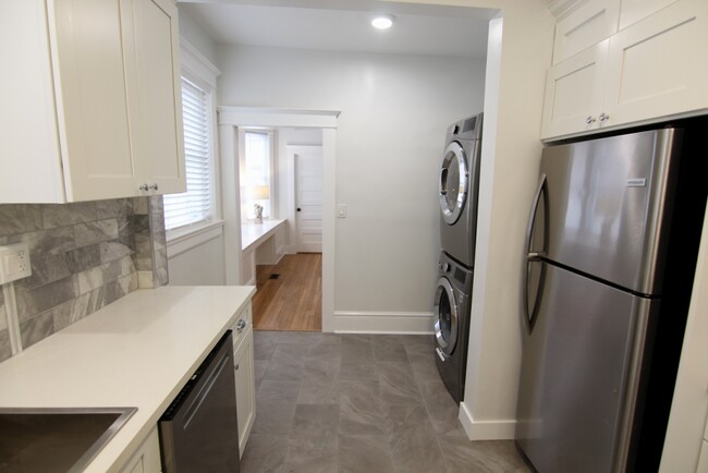 Foto del edificio - 909 E 39th St