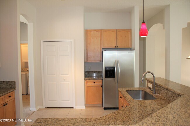 Building Photo - 14560 Camberwell Ln S