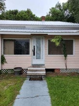 Building Photo - 11836 Cedar St