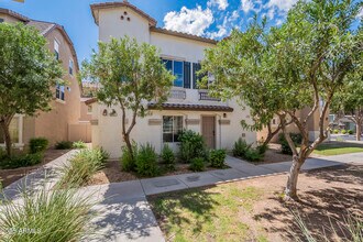 Building Photo - 753 N Port Dr