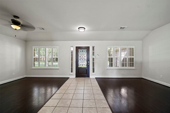 Building Photo - 2123 Enchanted Park Ln