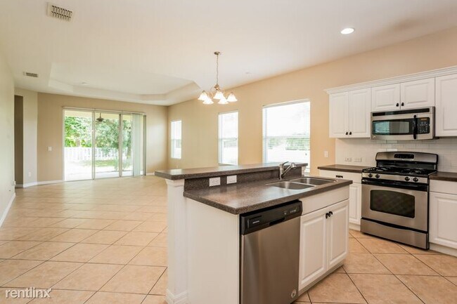 Foto del edificio - 3 br, 3 bath House - 4946 Newport News Circle
