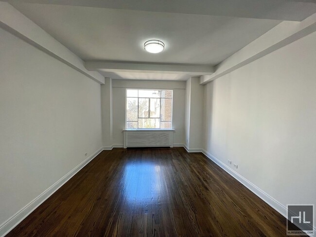 Building Photo - FIFTH AVENUE