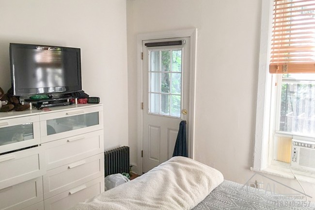 Building Photo - Outstanding 2BR in Park Slope with garden!
