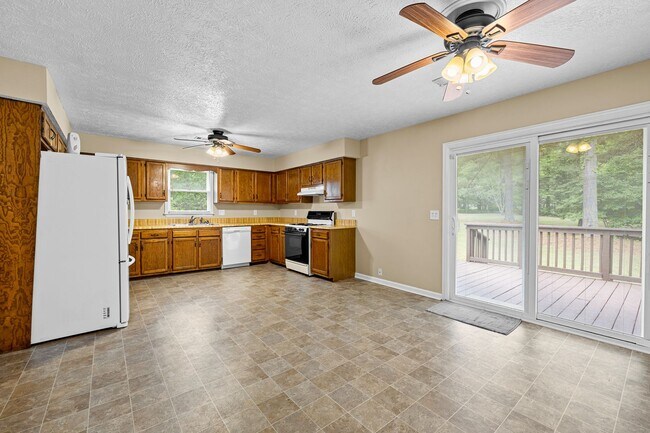 Foto del edificio - Immaculate 4BR Home with In Law Suite in Prime Location