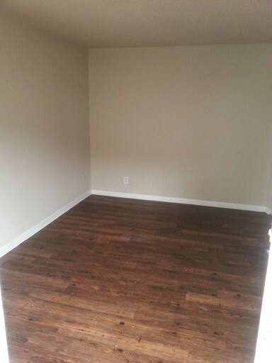 Building Photo - 908 S Robberson Ave