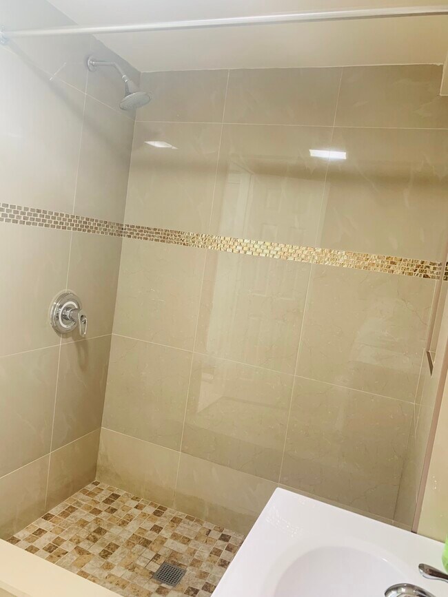 Foto del edificio - 2118 Grand Ave