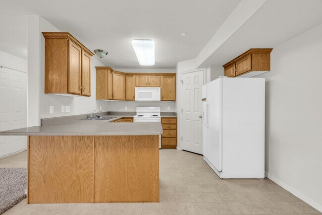 Foto del edificio - 3 Bedroom 2 Bathroom Condo in Eagle Mountain!