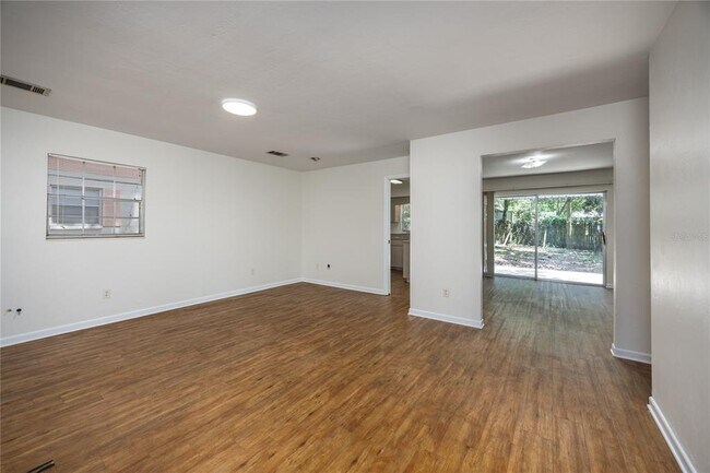 Foto del edificio - 1239 NW 33rd Pl