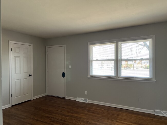 Living room - 6022 Pflumm Rd