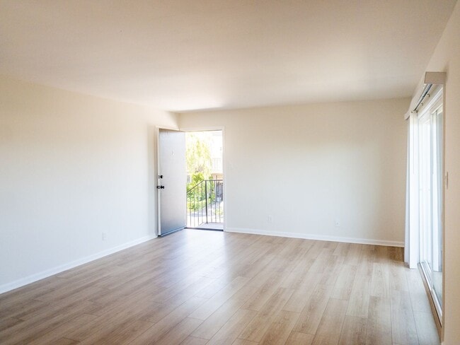 Foto del edificio - 2BD 1BA Recently Renovated Unit! Parking! PROGRESSIVE