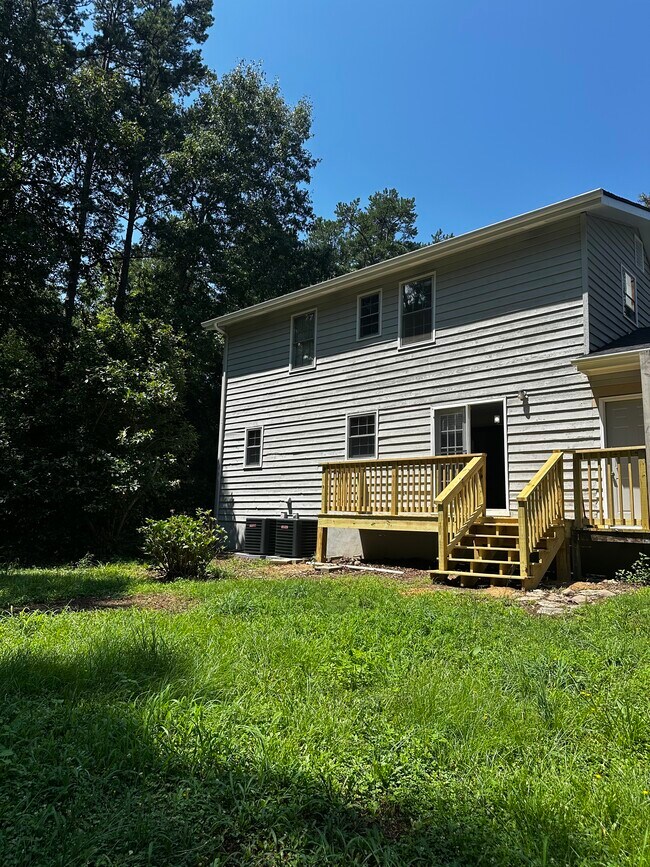 Building Photo - 14 Country Ln SE