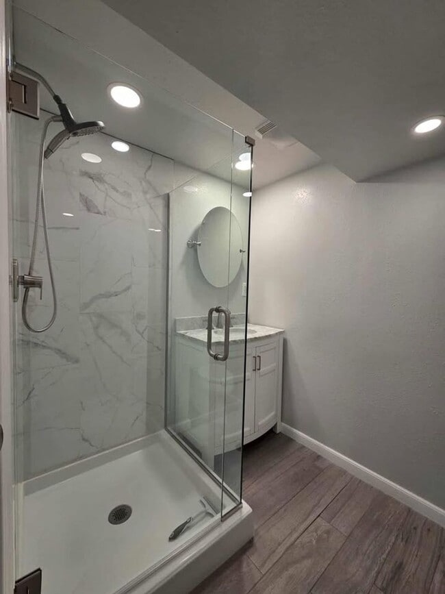 Building Photo - Low maintenance 3 bedroom!