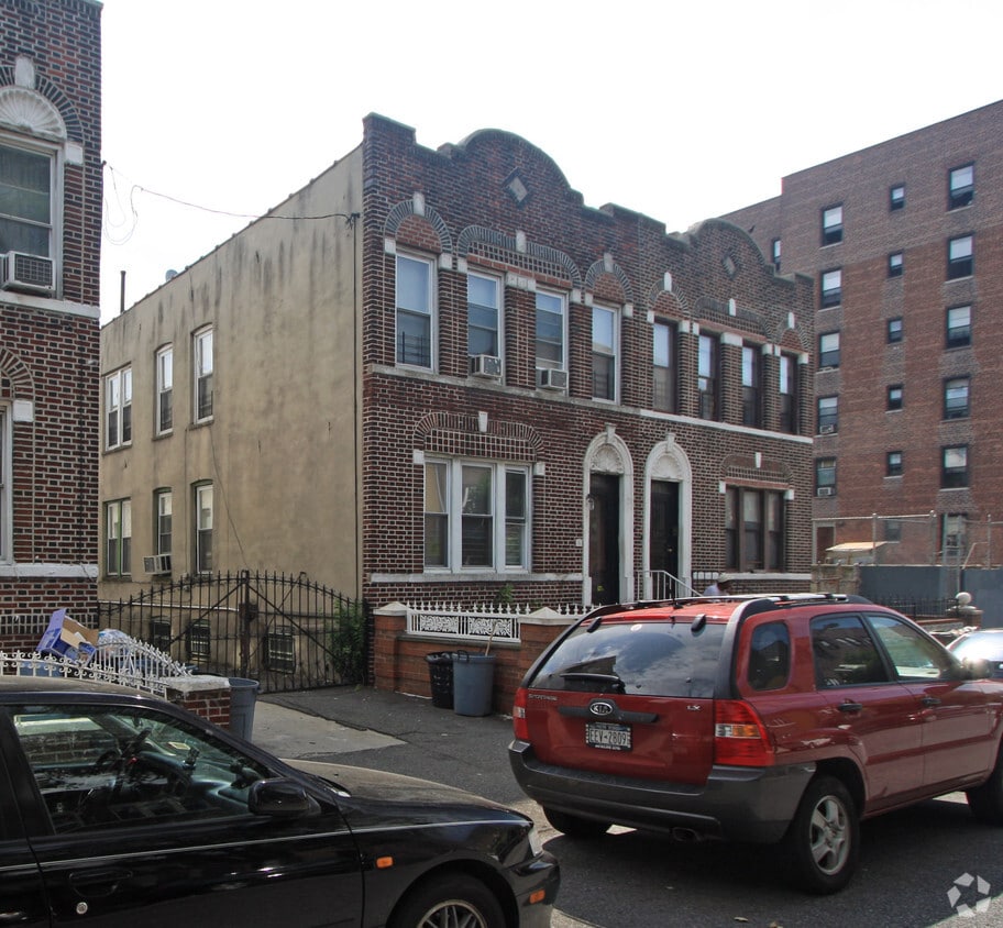 Primary Photo - 259 E 92nd St