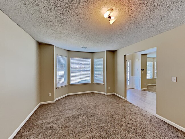Building Photo - 1512 Saint George Pl