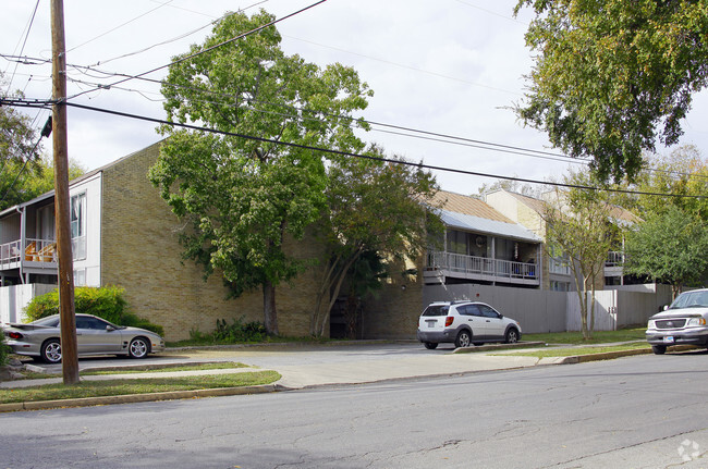 Building Photo - Alamo Heights