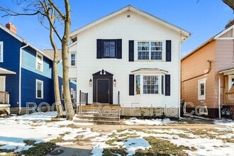 Building Photo - 98-100-100 N Hague Ave