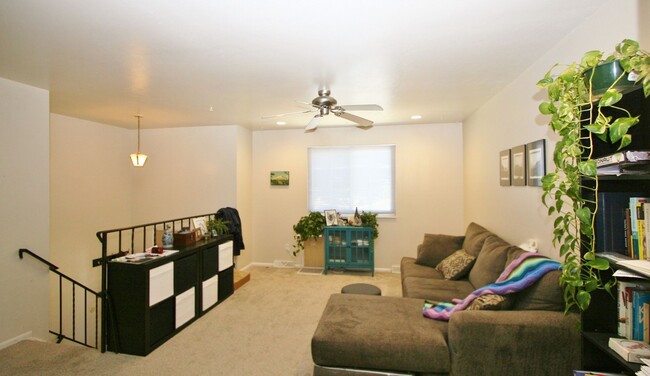 Building Photo - 4 Bedroom with HUGE shaded back deck, HUGE...