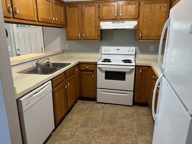 Building Photo - Cozy 3 BEDROOM 2 BATH FOR RENT IN JOPLIN-$1200 RENT-$1200 DEPOSIT