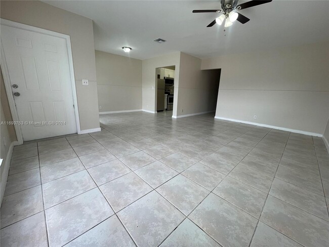 Foto del edificio - 7621 SW 10th Ct