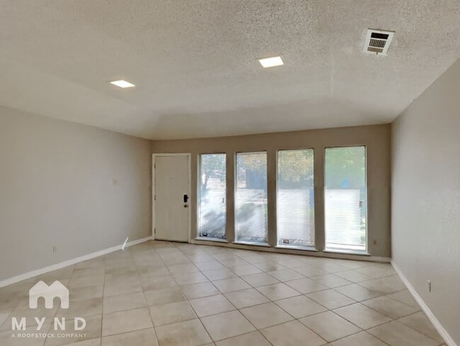 Building Photo - 312 Towne House Ln