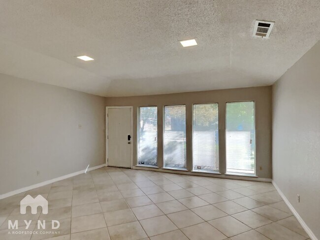 Foto del edificio - 312 Towne House Ln