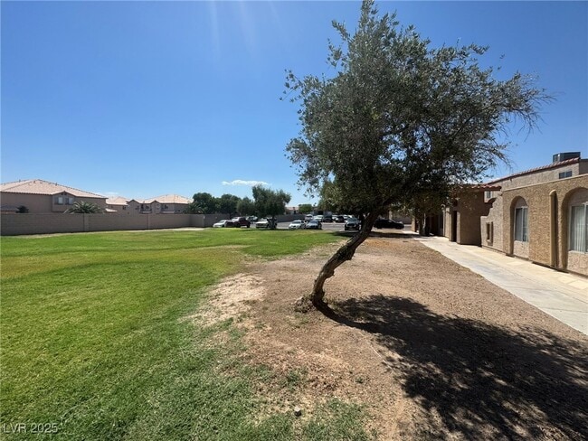 Building Photo - 575 Roxella Ln