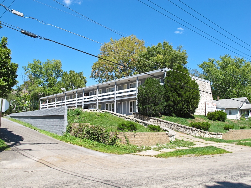 Primary Photo - Flagstone Apartments