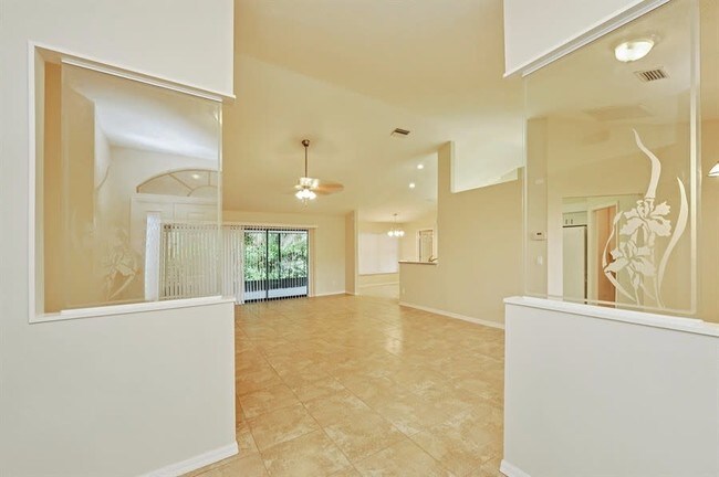 Foto del edificio - 6006 68th Dr E