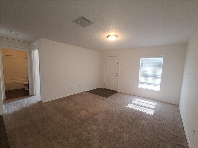 Foto del edificio - 26429 Bertram Rd