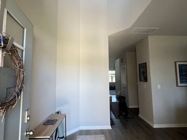 Building Photo - Beautiful 4 Bedroom Single Family Home in ...
