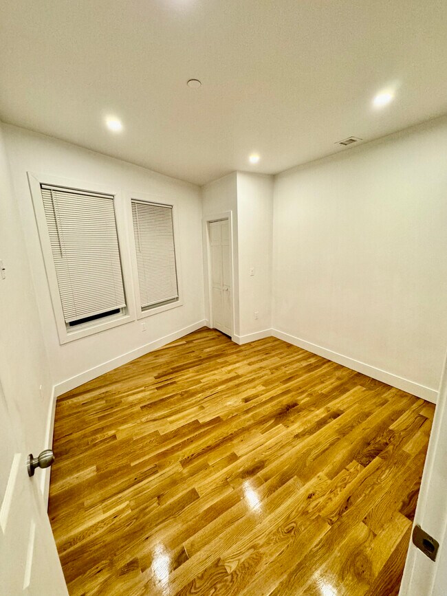 Foto del edificio - 74 Corona St