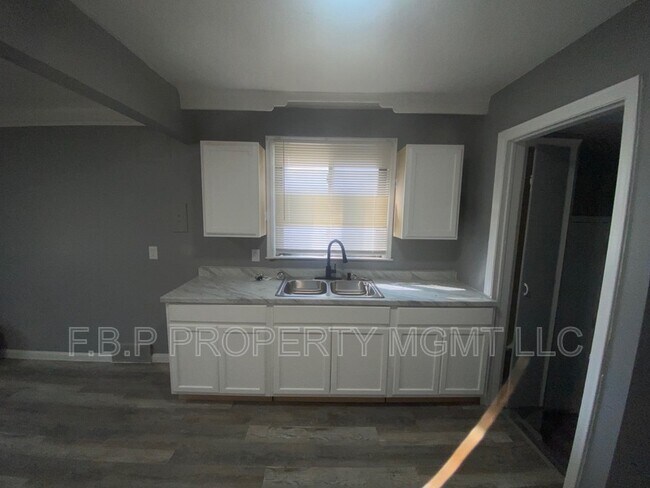 Building Photo - 8443 Pierson St