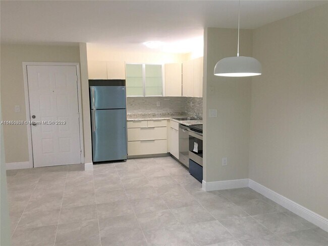 Foto del edificio - 4680 NW 102nd Ave