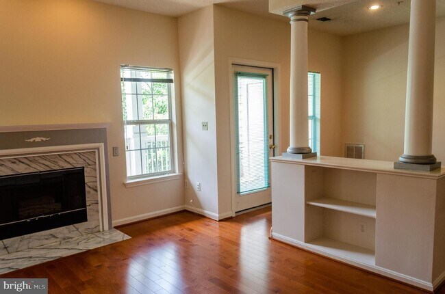 Foto del edificio - 1705 Lake Shore Crest Dr