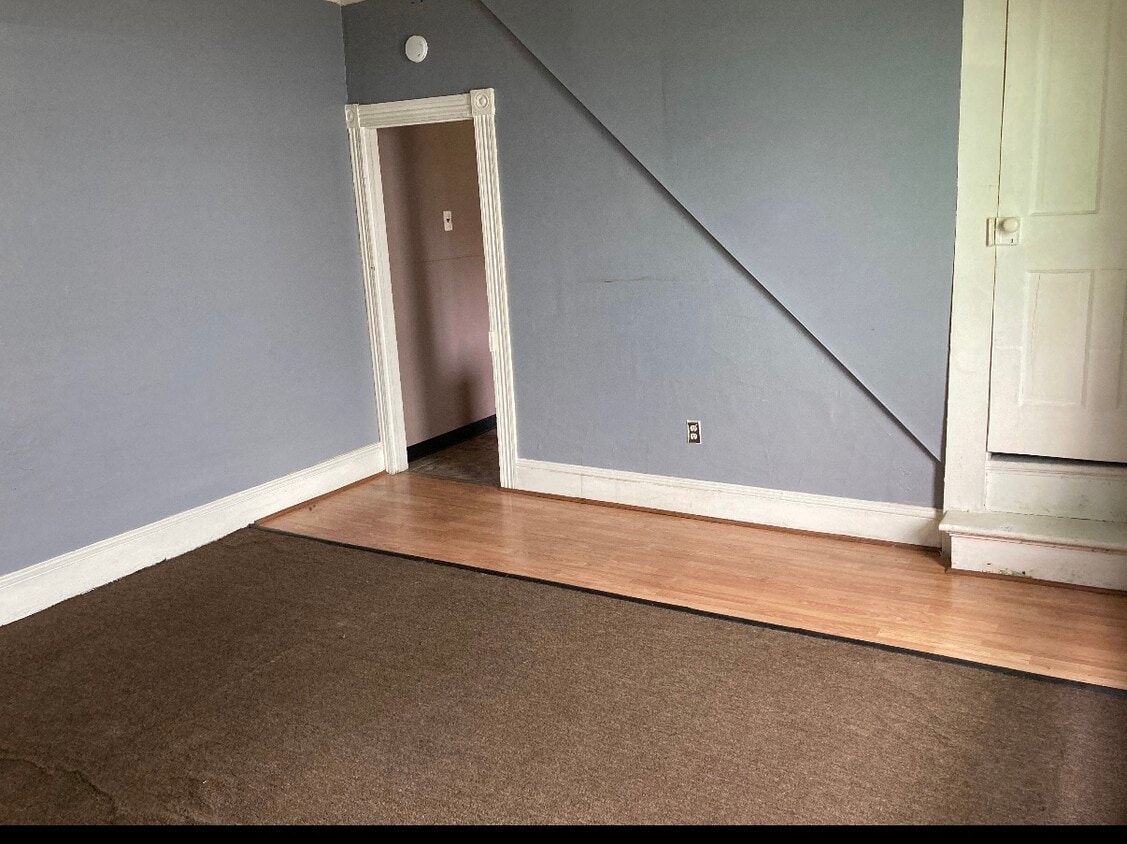 The bedroom - 653 Morgan St