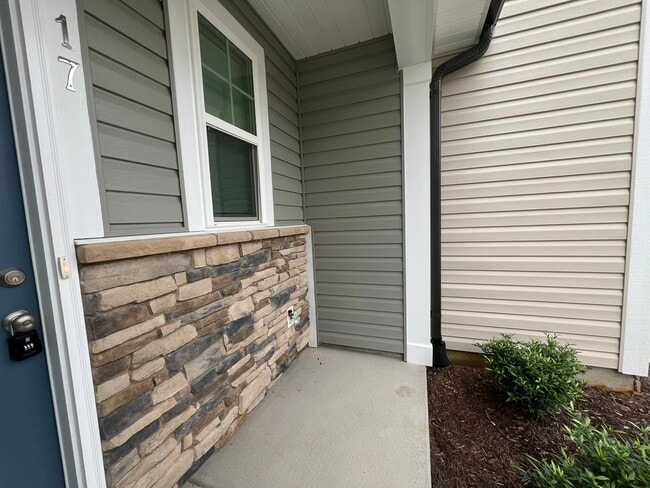 Building Photo - 17 Fairwinds Dr