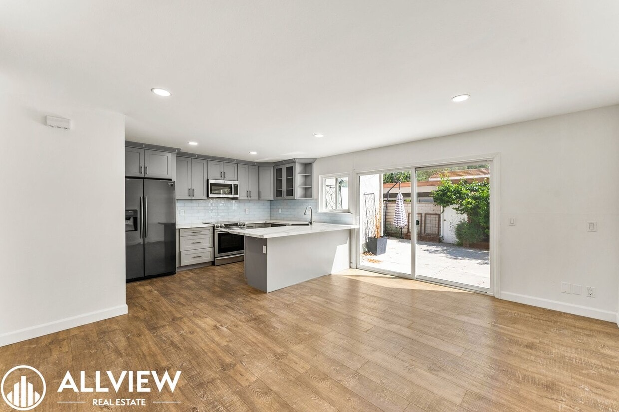 Spacious 3 Bed/2.5 Bath, 2-Story Home with Private Patio Available Now! - Spacious 3 Bed/2.5 Bath, 2-Story Home with Private Patio Available Now!