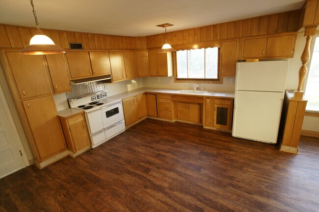Building Photo - 1648 Cahoon St