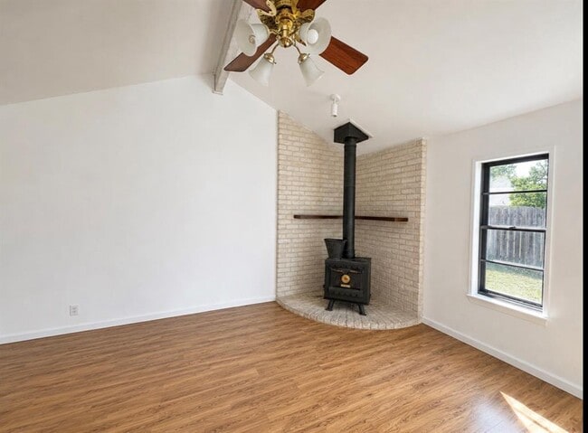 Building Photo - 705 Garden Villa Cir