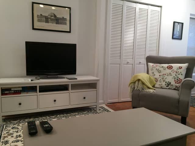 Building Photo - Furnished Apt in Shaw Victorian