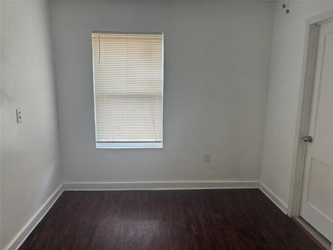 Building Photo - 1210 Dacus Dr