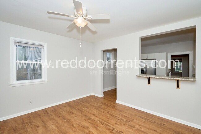 Foto del edificio - 4704 N College Ave