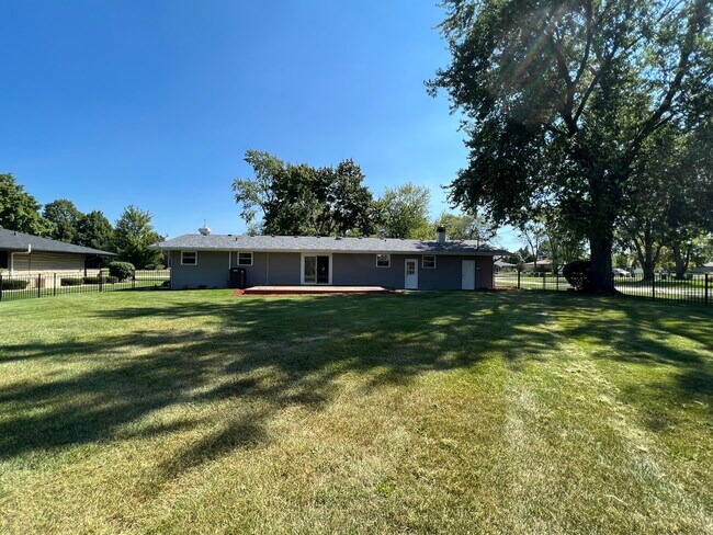 Building Photo - 1001 Barber Ln