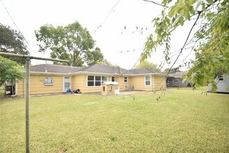 Building Photo - 8434 Bluegate St