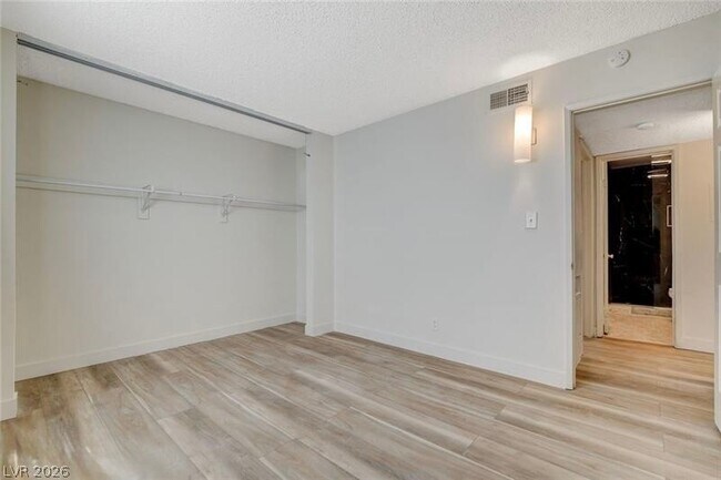 Foto del edificio - 3841 Daisy St