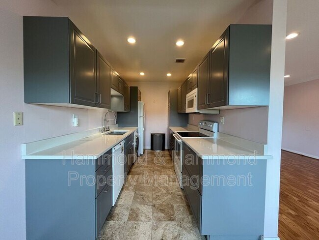 Foto del edificio - 5400 Newcastle Ave