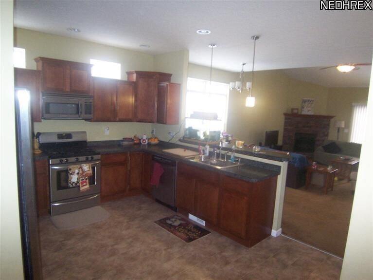 Building Photo - 880 Lakeview Court