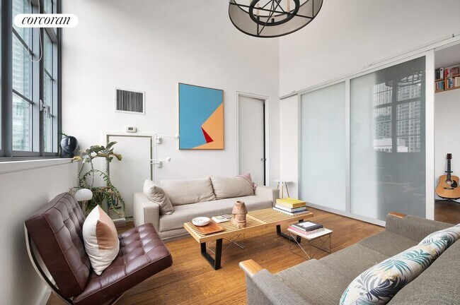 Foto del edificio - 2728 Thomson Ave